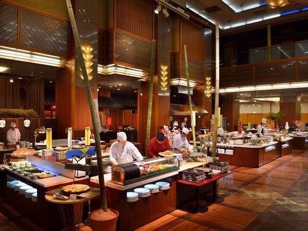 『seasons』。シェフたちができたてのお料理をご用意いた.
