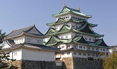 名古屋城(車で約9分)