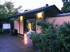 写真:旅亭 萬葉 玄関