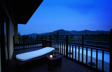 写真：ウッドデッキ