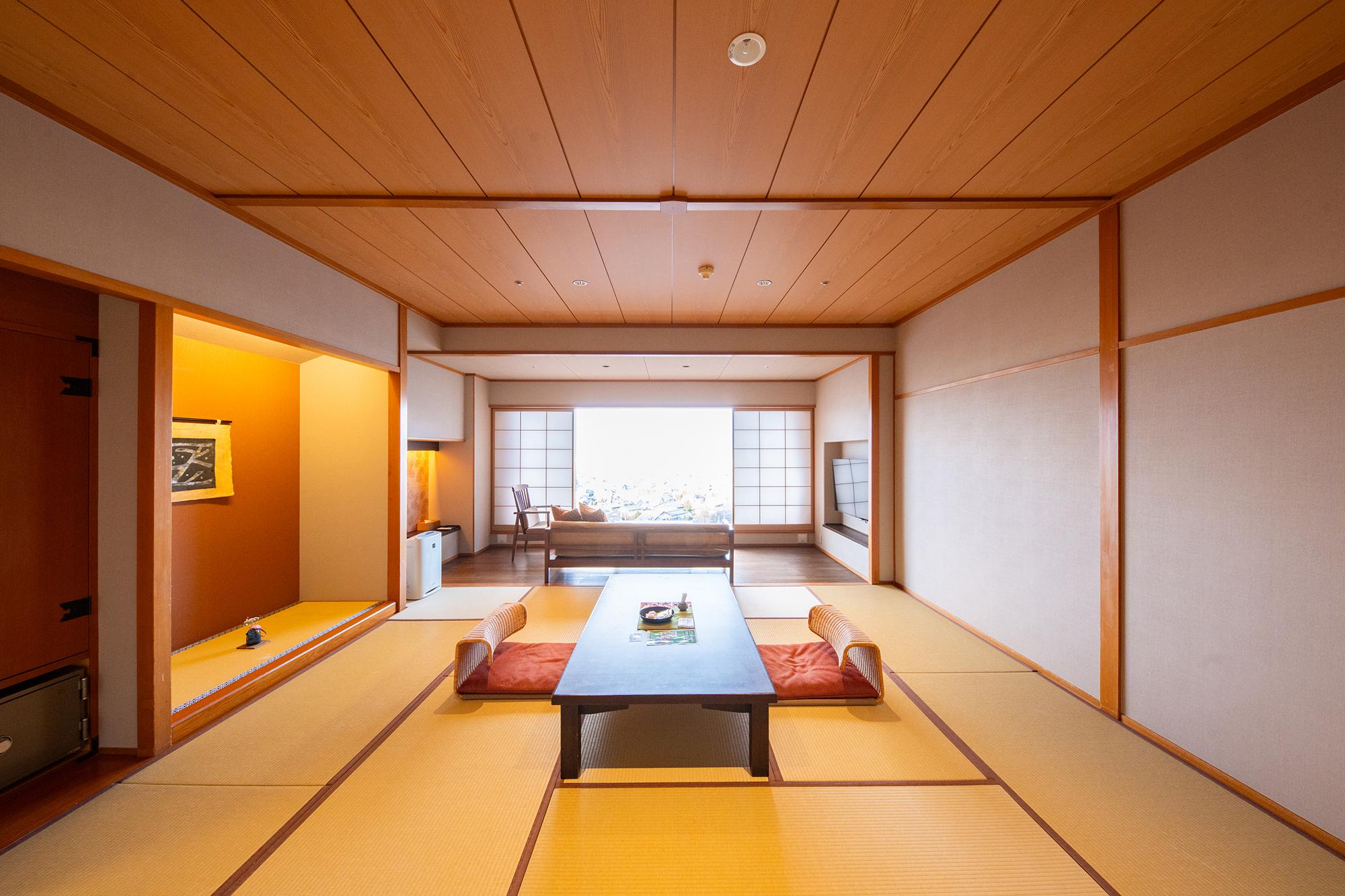 写真：東の館10畳リビング付き上級和室