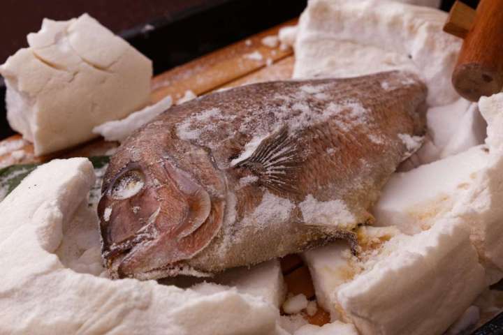 鯛の塩釜焼き