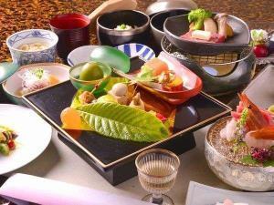 <夕朝食とも部屋食>【料理グレードアップ】 国産黒毛和牛→A5ランク鹿児島牛ヒレ肉に!上質な脂と柔らかな食感◎