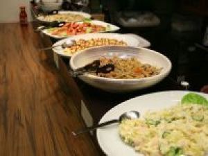 【2・3月限定★お得な謝恩プラン】朝食付き★手作りの日替わりメニューが好評!お腹いっぱい召し上がれ!