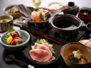 【朝寝坊プラン】~ チェックアウト11時♪ ~ 料理おまかせ★人数が増えるとお得に♪