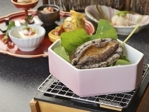 銀の海で楽しむ「伊豆の彩」コース 磯風味満点の鮑おどり蒸し◇夕朝食:ダイニング