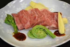 【美味極みの米沢牛】日本三大和牛『米沢牛』ステーキ120gを和会席で味わう