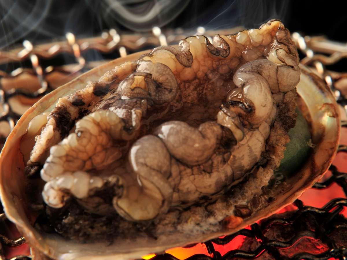 洋の別邸オーベルジーヌ【旨味】伊豆の三大味覚とアワビ踊焼きを贅沢に堪能！