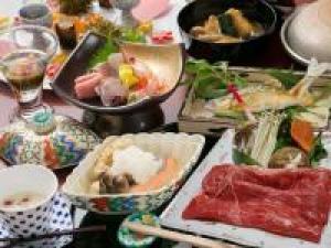 【美食の宝石箱】近江市場直送!新鮮お造り・鮑のウニ焼き・とろける能登牛も/食事処