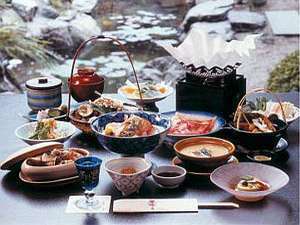 【特別な記念日には格別のお料理を】料理長渾身の技に舌鼓「四季亭特別会席」