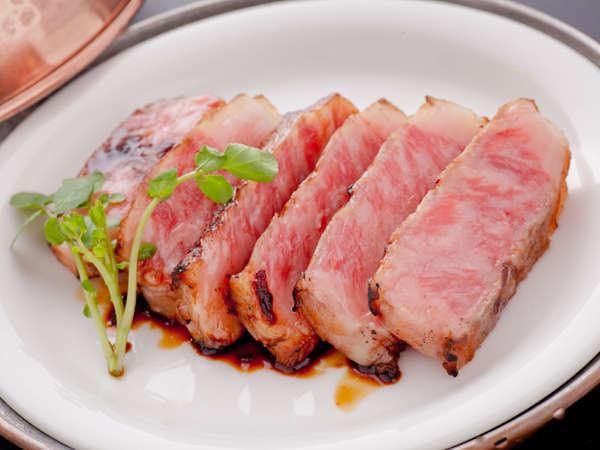 60種ビュッフェ+メイン料理に神戸ビーフ網焼き【神戸ビーフ網焼き付ビュッフェ】/ 00030-F00