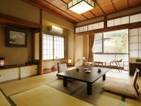 歴史と伝統を感じる純和風客室で四万の温泉を堪能!『A4和牛や源泉蒸しをメインとした山桜懐石』お食事処にて