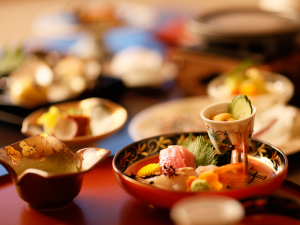 【基本プラン】旬の味に彩を添える「佳松園会席」 標準客室タイプ