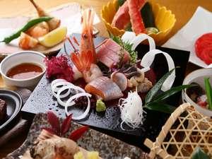 【料理長特撰会席 夕食10,000円コース】個室のお食事処で季節の味覚をお愉しみください/温泉付客室