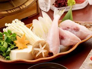 《トラフグのてっちり鍋コース》ふぐを堪能したい時はこれ!お造りはフグ刺し!最後は雑炊で温まろう♪