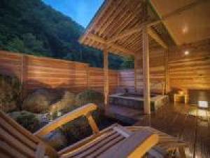 黄金色の出湯　横谷温泉旅館