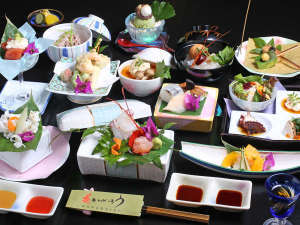 「少量多品目」お料理は質を重視したこだわり素材を食べ切りサイズで♪予約数No.1「彩華」