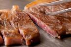 【鉄板焼きダイニング】迫力のライブキッチンで熱々の黒毛和牛を堪能するグルメプラン