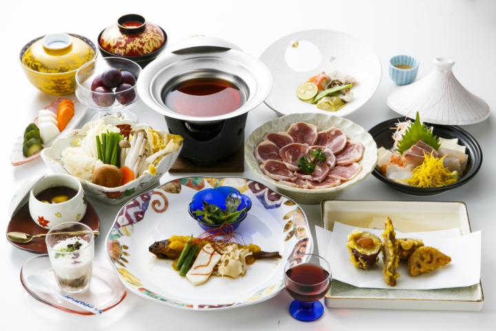 【基本プラン】天然温泉湯巡りと主菜が選べる夕食を楽しむやまなし旅/食事処