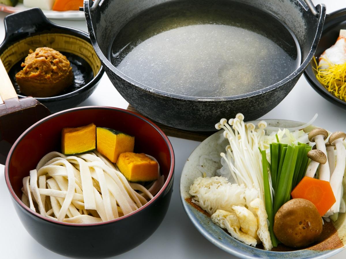 【ほうとう鍋&鳥もつ煮】郷土料理セットと天然温泉を楽しむお試しプラン/食事処