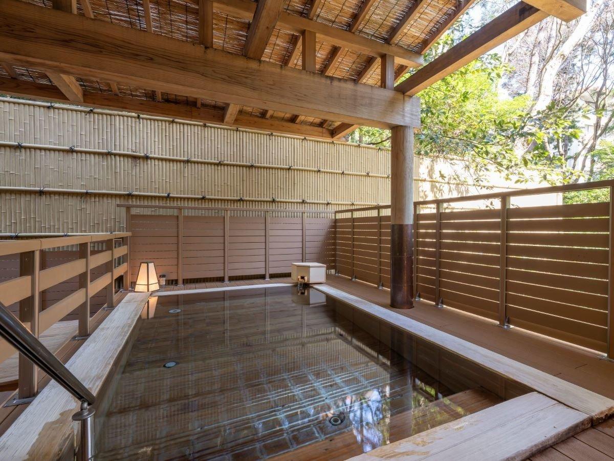 【春トク祭】<ワンドリンクサービス付き>4つの大浴場と3つの貸切風呂で湯めぐり満喫！無料サービスも充実♪