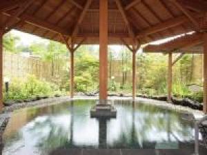 【旬の味覚の豪華和会席&4名以上で特別室など7つの特典!】どうせ行くなら贅沢プラン