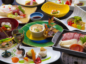 【いつもより少し贅沢に。上州牛ステーキを熱々で!】彩り豊かなお料理や海鮮盛りなどをご堪能。四季彩和膳