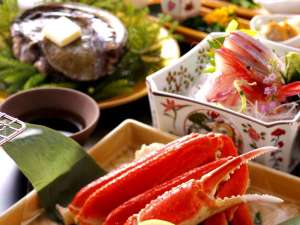 【部屋食】■【ずわい蟹&活アワビ】荒磯の風味が口いっぱい広がる♪華やぎ会席■グループで無料特典付