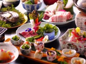 【お肉派に捧げる★ボリューム会席】■『合鴨、能登豚、能登牛』&『活アワビ踊り焼き』/お部屋食