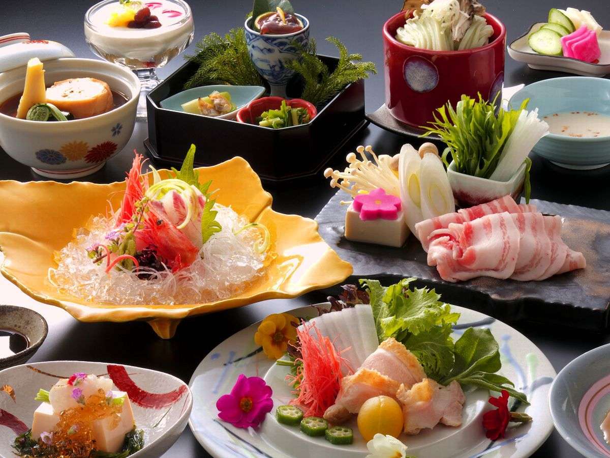 【全12品の栄養バランス会席】■旅行で健康!■能登豚、甘鯛、地元野菜」などをメインに、体に優しい食を