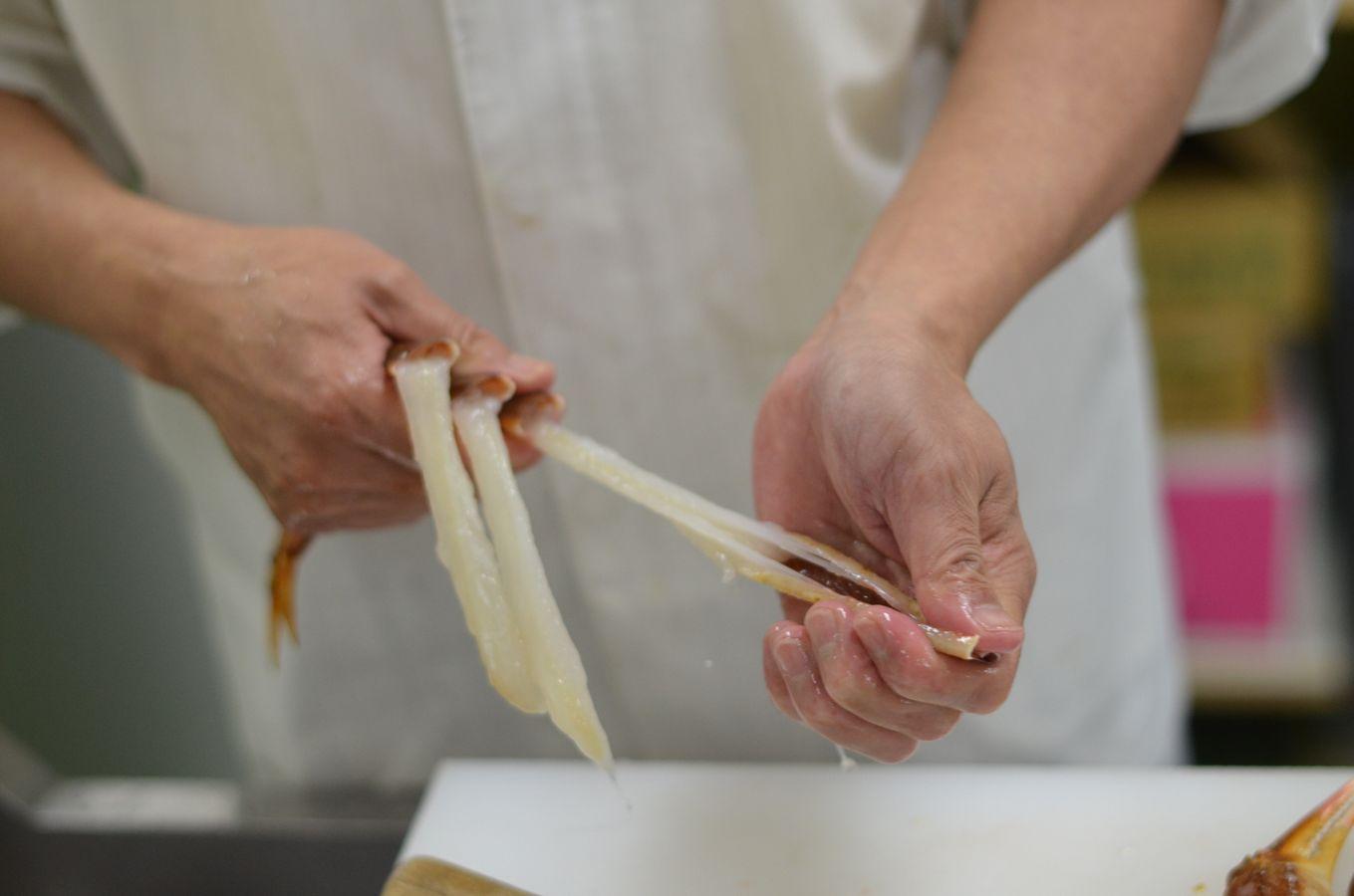 【石川県ブランド加能蟹会席】≪温泉付客室・個室食≫蟹刺し、炭火焼、蟹すき鍋で堪能!地元人気の香箱蟹も