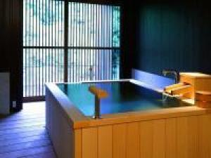 直前割☆【半露天風呂付き客室・基本プラン】源泉かけ流しの温泉を独占できる贅沢和洋室と、至福の特選上州牛会席