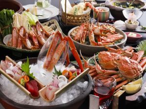 【早割30】〈 早期申込で割引きと特典付きでお得〉冬の味覚をより贅沢に味わう〈蟹会席 デラックス〉