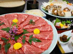 【グルメ】厳選肉を使用!日本三大和牛「近江牛」すき焼きプラン◆天然水プレゼント◆