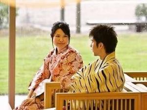 【カップル】半露天付き客室で生のバラ風呂★ふたりで過ごす至福の休日♪