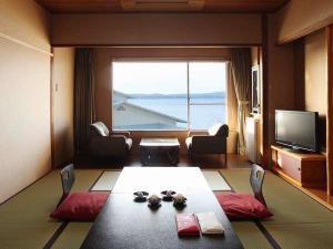 ■基本客室/本館 和室10帖■ 季節を彩る旬会席