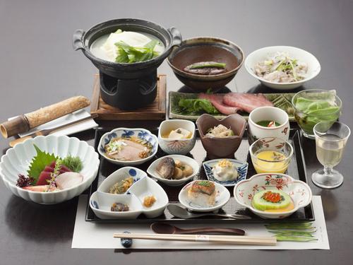 【基本・2食付】2種の源泉と四季の味を楽しむプラン