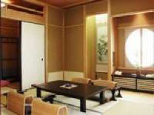 露天風呂と数寄屋造りの割烹旅館