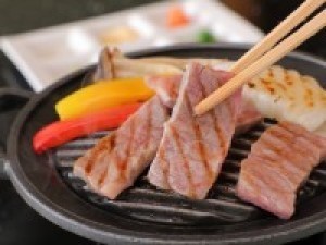 【室数限定】当館1番人気!牛しゃぶ×ステーキ食べ比べ「美味饗宴会席」を1500円引&4特典付★早い者勝ち!