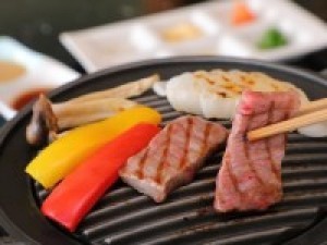 【6~9月限定】夏はガッツリ!特選黒毛和牛ステーキ会席を部屋食で♪お土産やデザートに使える利用券付!