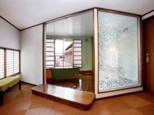 小さいお部屋でごめんなさい(T∇T)でも…鮑と和牛ステーキ付会席&貸切風呂『楽の湯』付きで9,000円~(税抜)♪