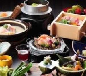 ≪料理長渾身の逸品・美食に酔う旅≫~山里会席料理&お宝すき焼き~山の幸・川の幸を心行くまで堪能!