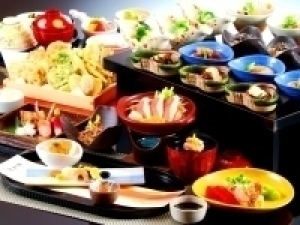 【基本】1泊2食付プラン<四季夕膳会席☆天ぷら&おばんざいオーダービュッフェ☆飲み放題>