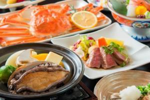 【「食事処」又「別会場」】活鮑×姿蟹×国産牛♪当宿リピ率NO.1のAKBグルメ会席(夢の饗宴)