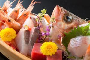 【夕食「部屋食」朝食「別会場」】福井への旅行なら新鮮な刺身をドーンっと♪舟盛付き会席(当宿人気企画)