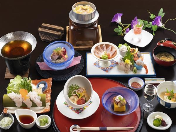 【平日限定】全力カップル応援プラン!スペシャル特典付き☆露天風呂付き客室「旬会席」★お部屋食