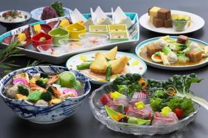 にっしょうかん 新館 梅松鶴