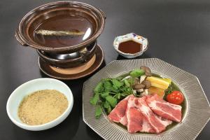 にっしょうかん 新館 梅松鶴