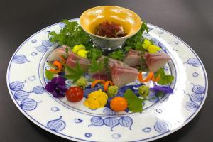 にっしょうかん 新館 梅松鶴
