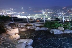 にっしょうかん 新館 梅松鶴